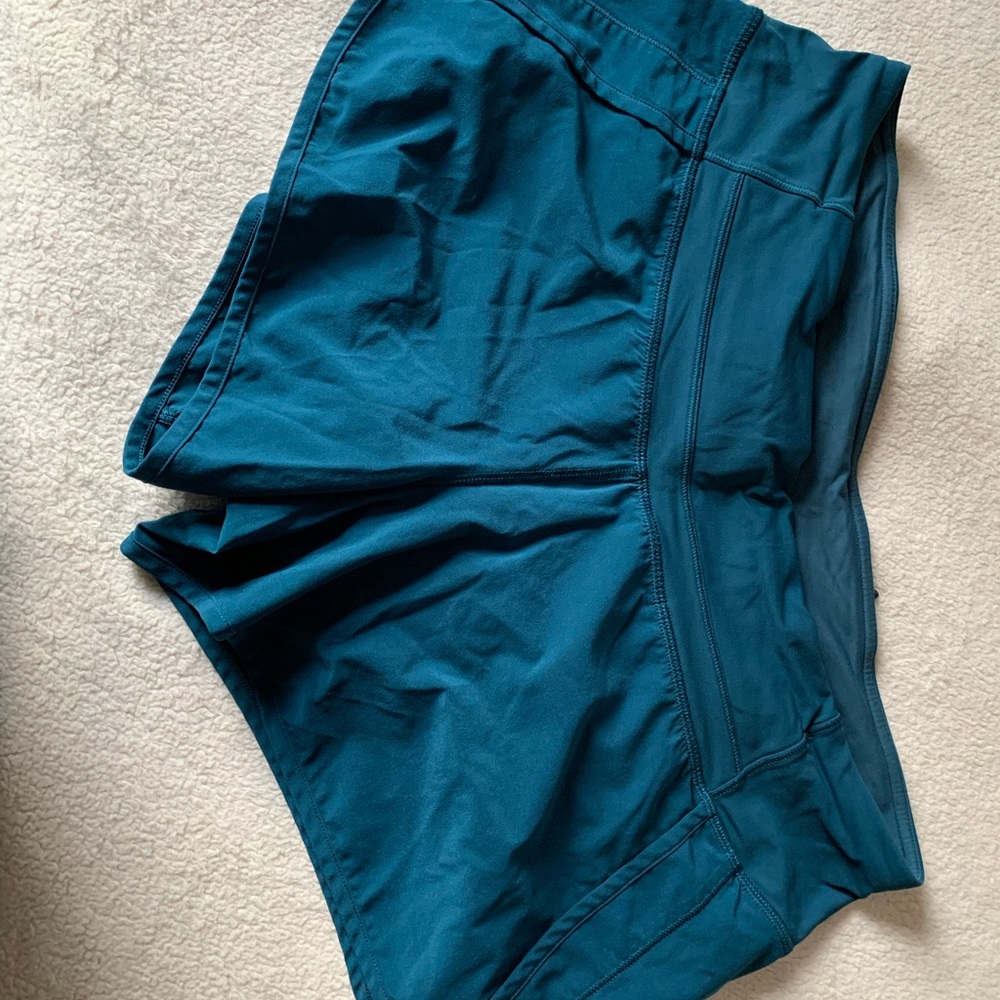 LuLu active shorts